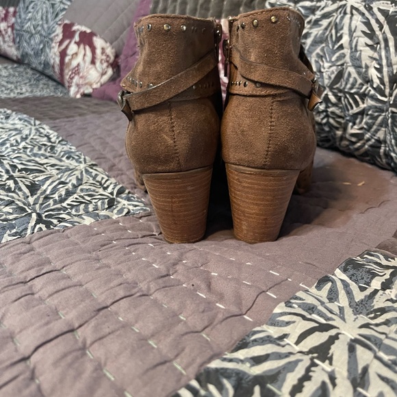 Lola Perforated Ankle Boot 8.5 - Picture 3 of 6